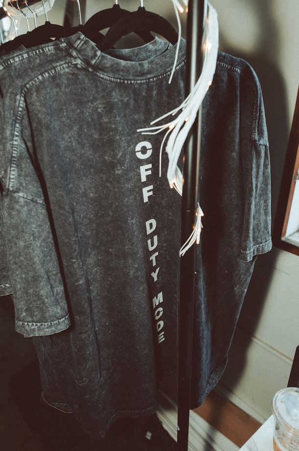 OFF DUTY MODE OVERSIZED TEE