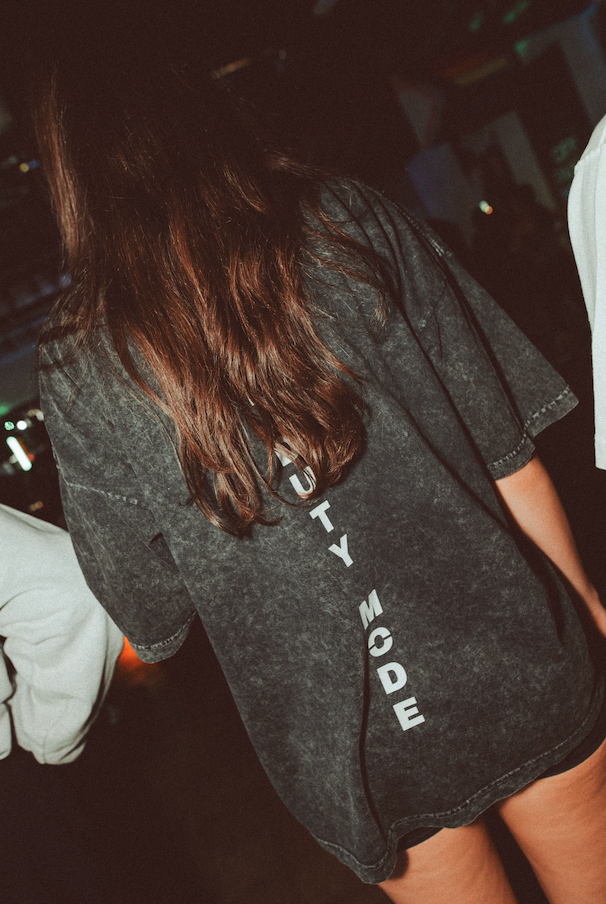 OFF DUTY MODE OVERSIZED TEE