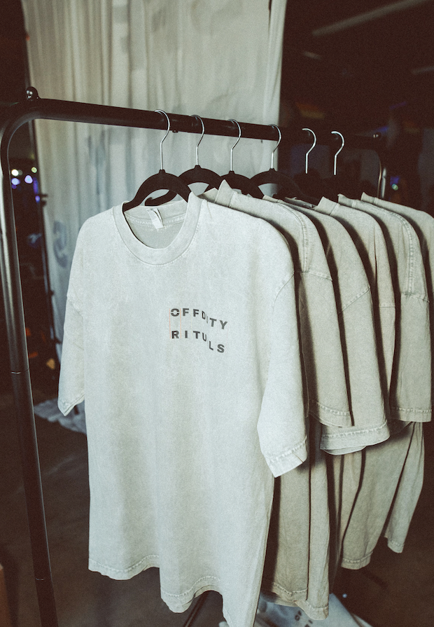 TAKE UP SPACE OVERSIZED TEE